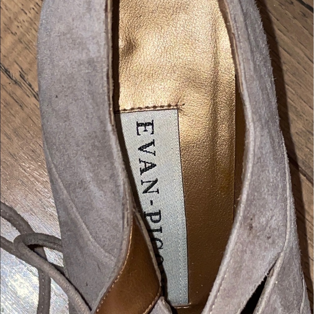 DESIGNER Evan Piccone suede Beige lace up heels